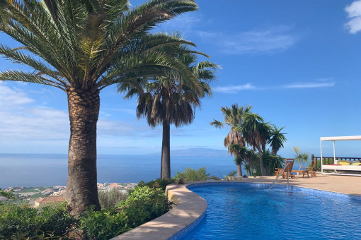 Einzigartige Villa mit Meerblick und großem Garten in Los Menores