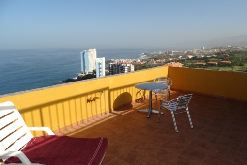 Große Terrasse mit Meerblick